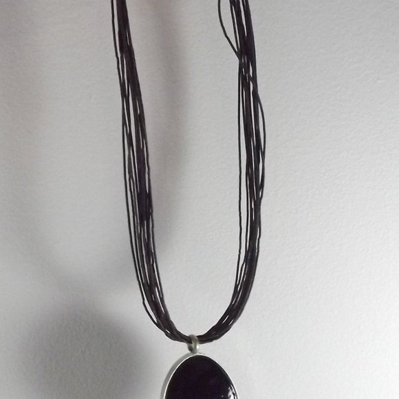 Vintage Black Glass Pendant Necklace - Picture 5 of 8
